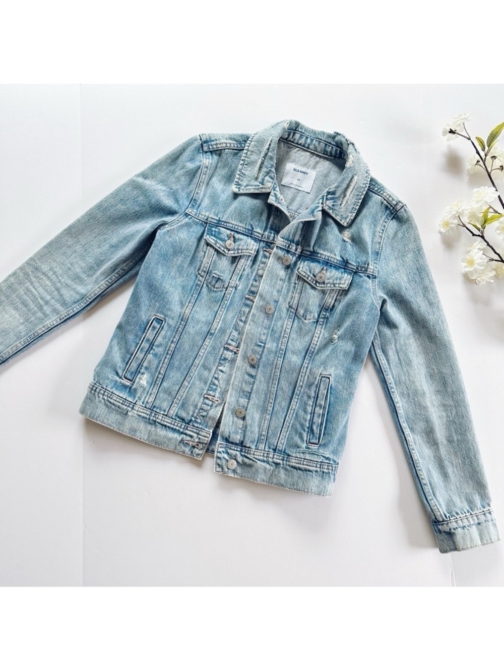 Old Navy Medium Wash Distressed Denim Jacket Size Medium - Picture 3 of 9